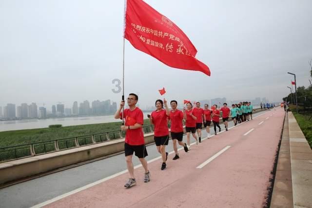 孩子总是三分钟热度，报了兴趣班去几次就不想去了怎么办?